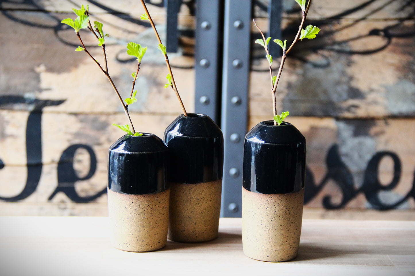 Mini Vase - Noir sur terre rouge