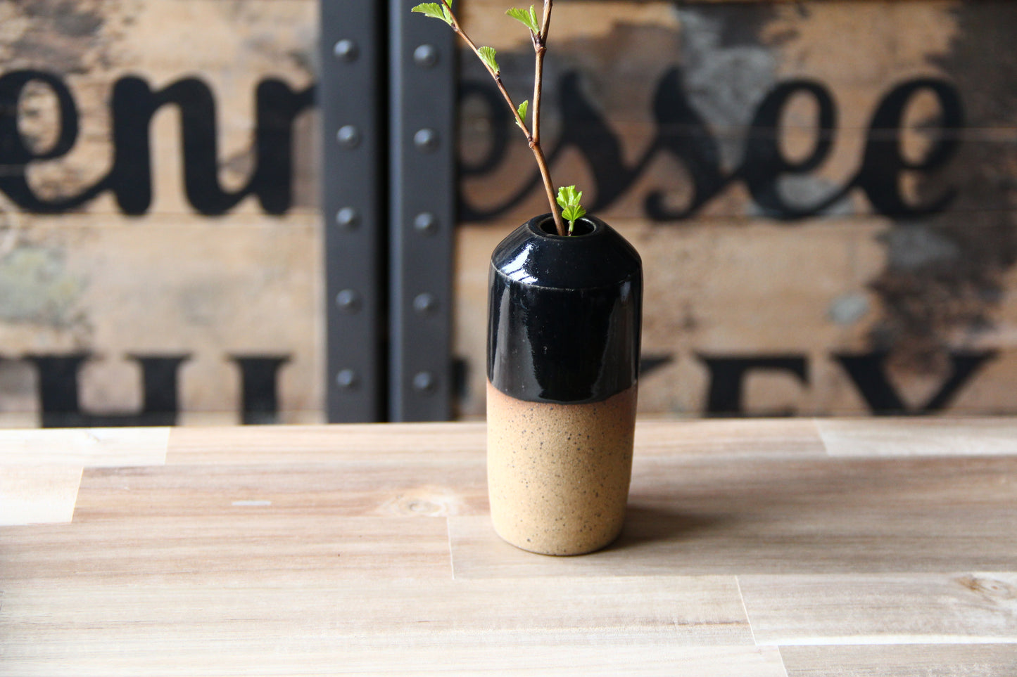 Mini Vase - Noir sur terre rouge