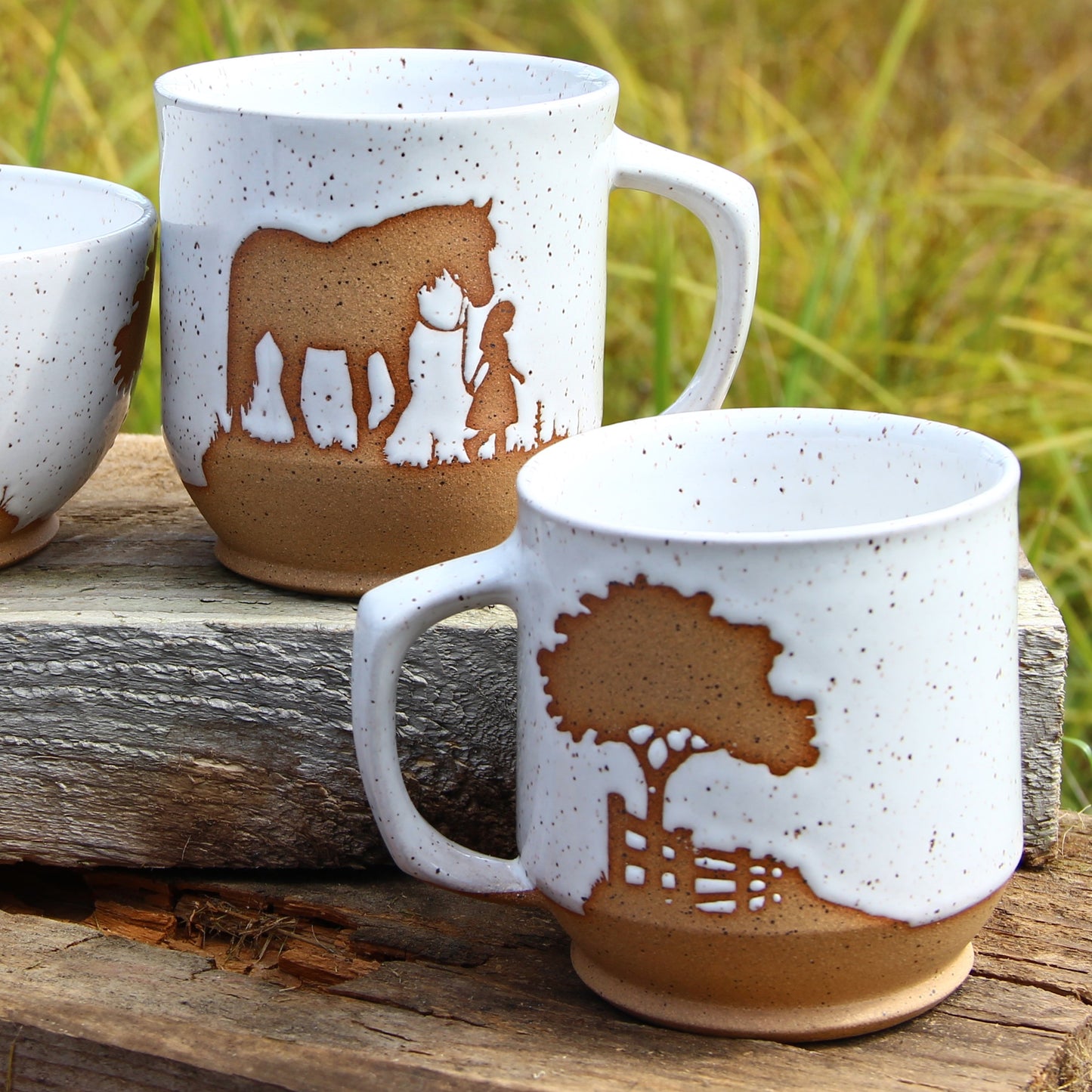 Tasse "Country" - Blanc sur terre rouge