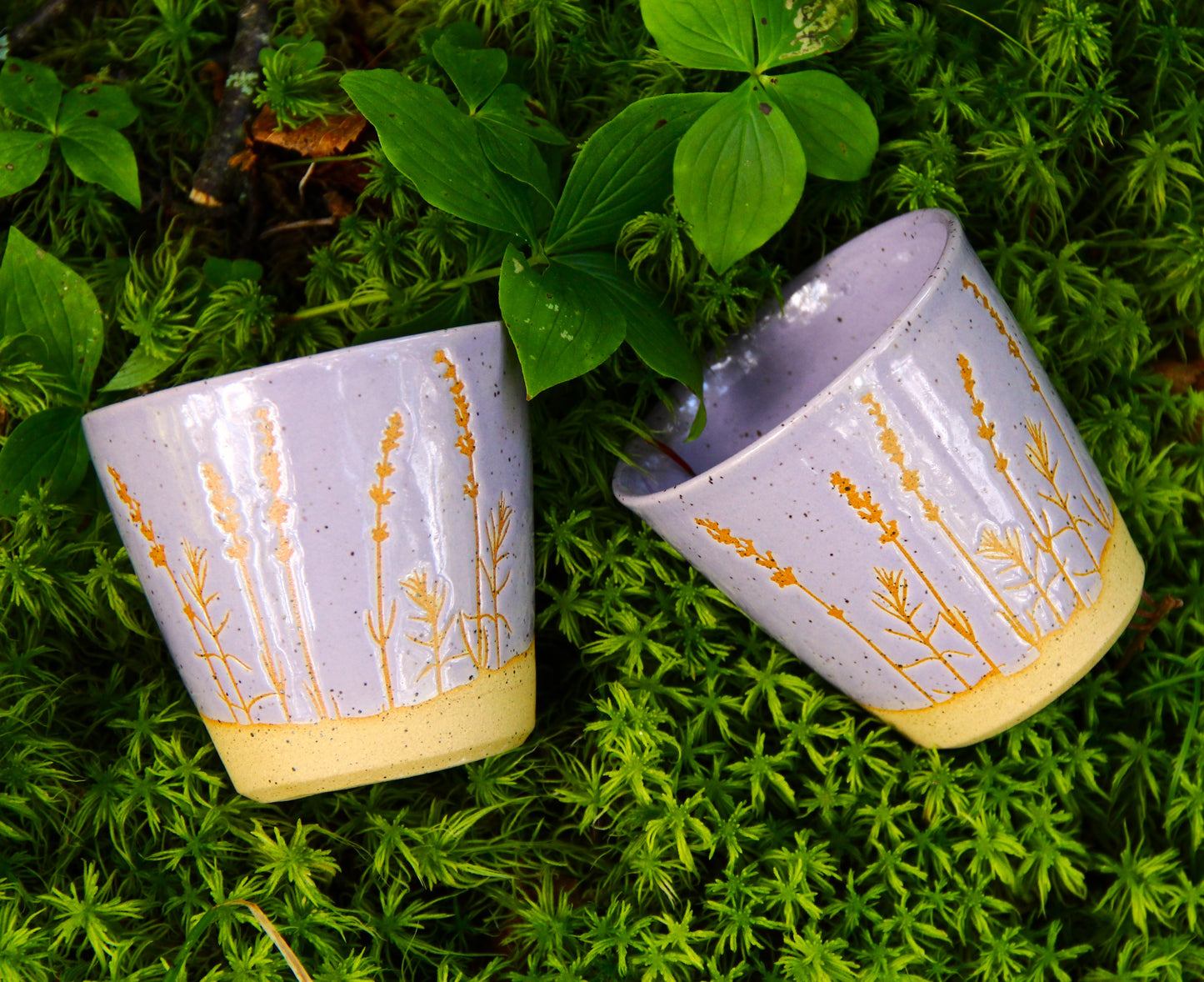 Gobelet petit "Lavandes" -  Lavande sur terre beige