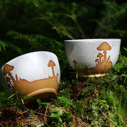 Bol rond Medium "Champignons" - Blanc sur terre rouge