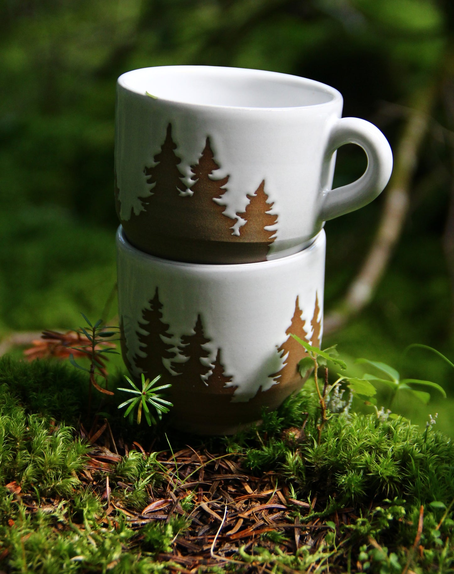 Tasse à Espresso / Cortado "Sapins" - Blanc sur terre grise