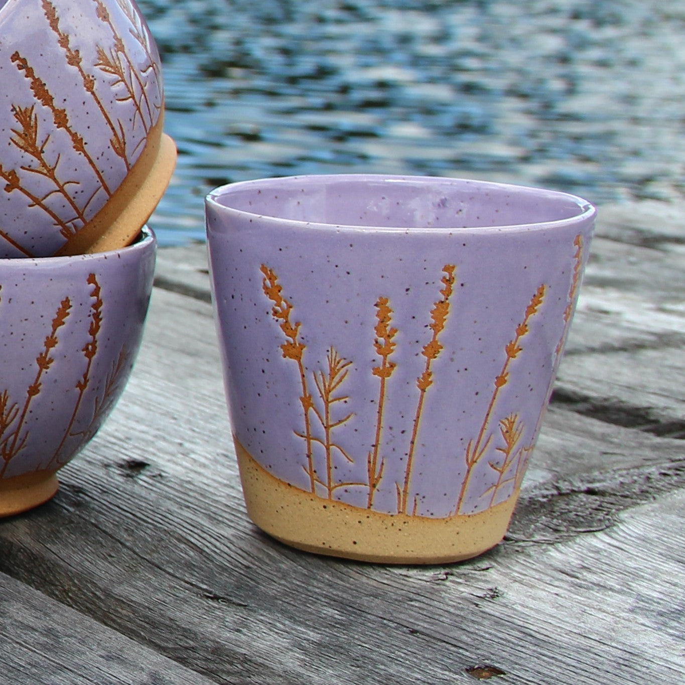 Gobelet petit "Lavandes" -  Lavande sur terre beige