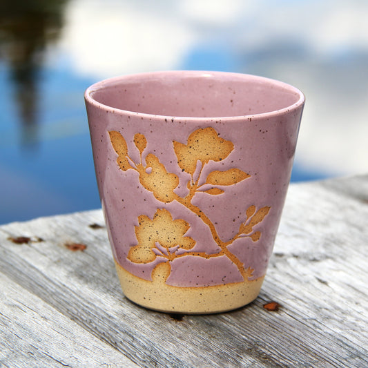 Gobelet petit "Fleurs de pommier" -  Rose sur terre beige