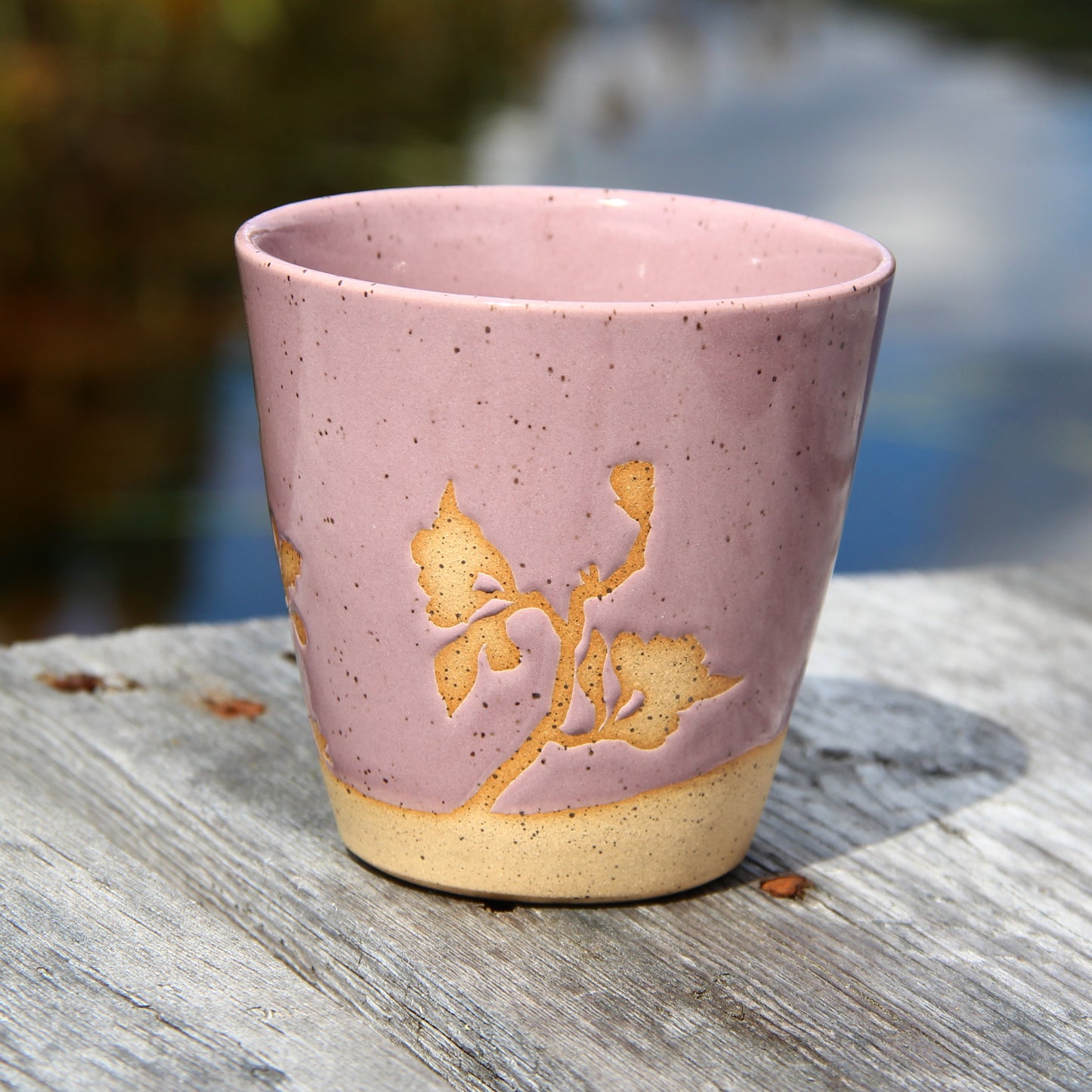 Gobelet petit "Fleurs de pommier" -  Rose sur terre beige
