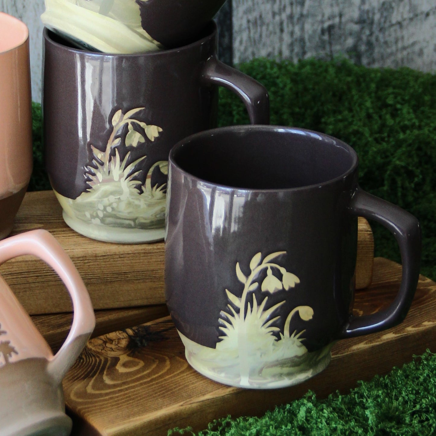 Tasse "Pousses printanières" - Brun chocolat sur argile marbrée vert printemps