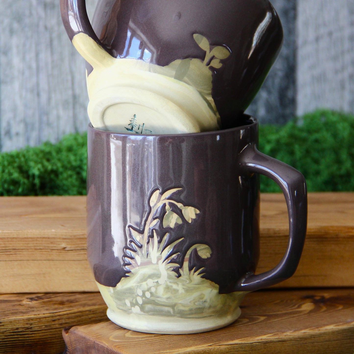 Tasse "Pousses printanières" - Brun chocolat sur argile marbrée vert printemps