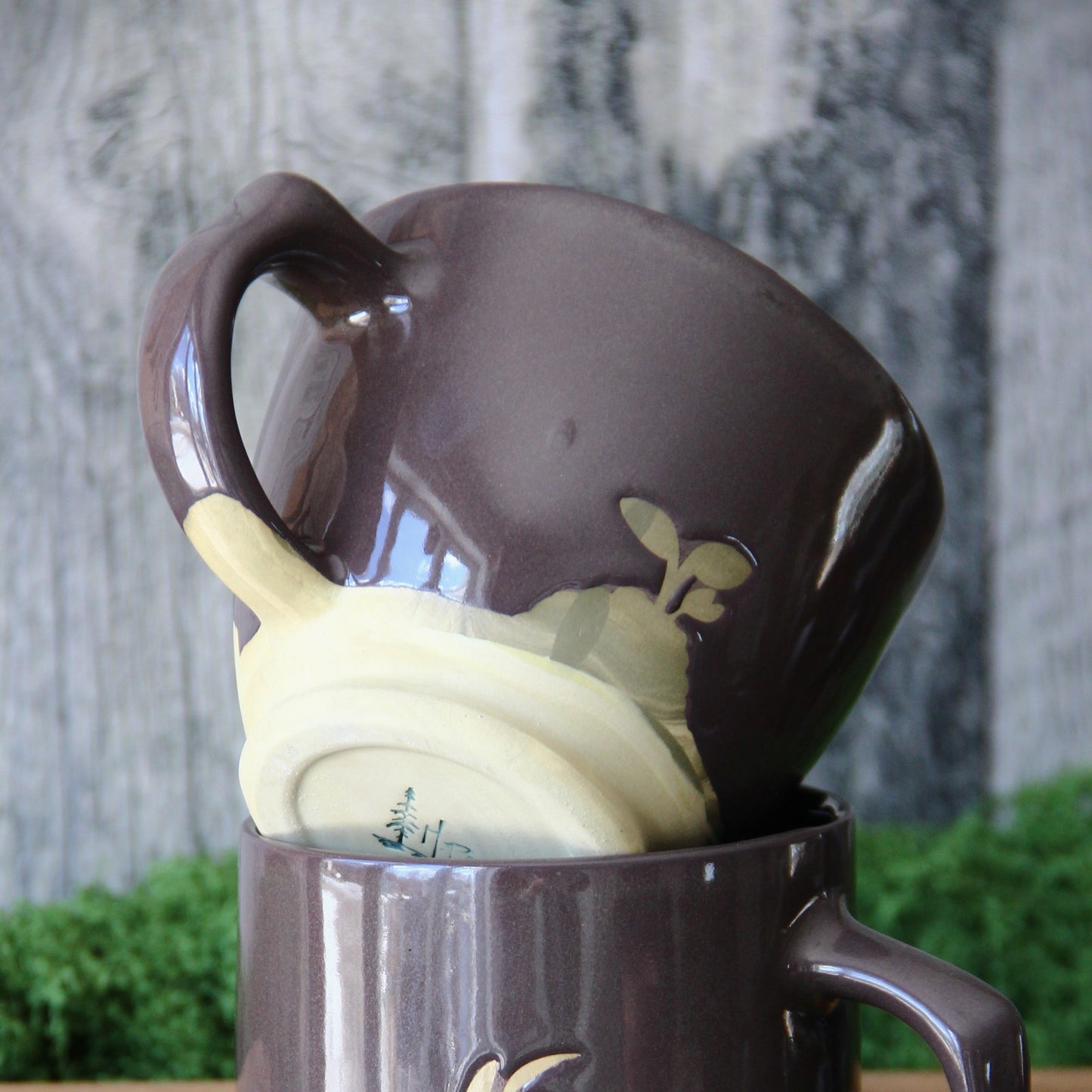 Tasse à latté "Pousses printanières" - Brun chocolat sur argile marbrée vert printemps