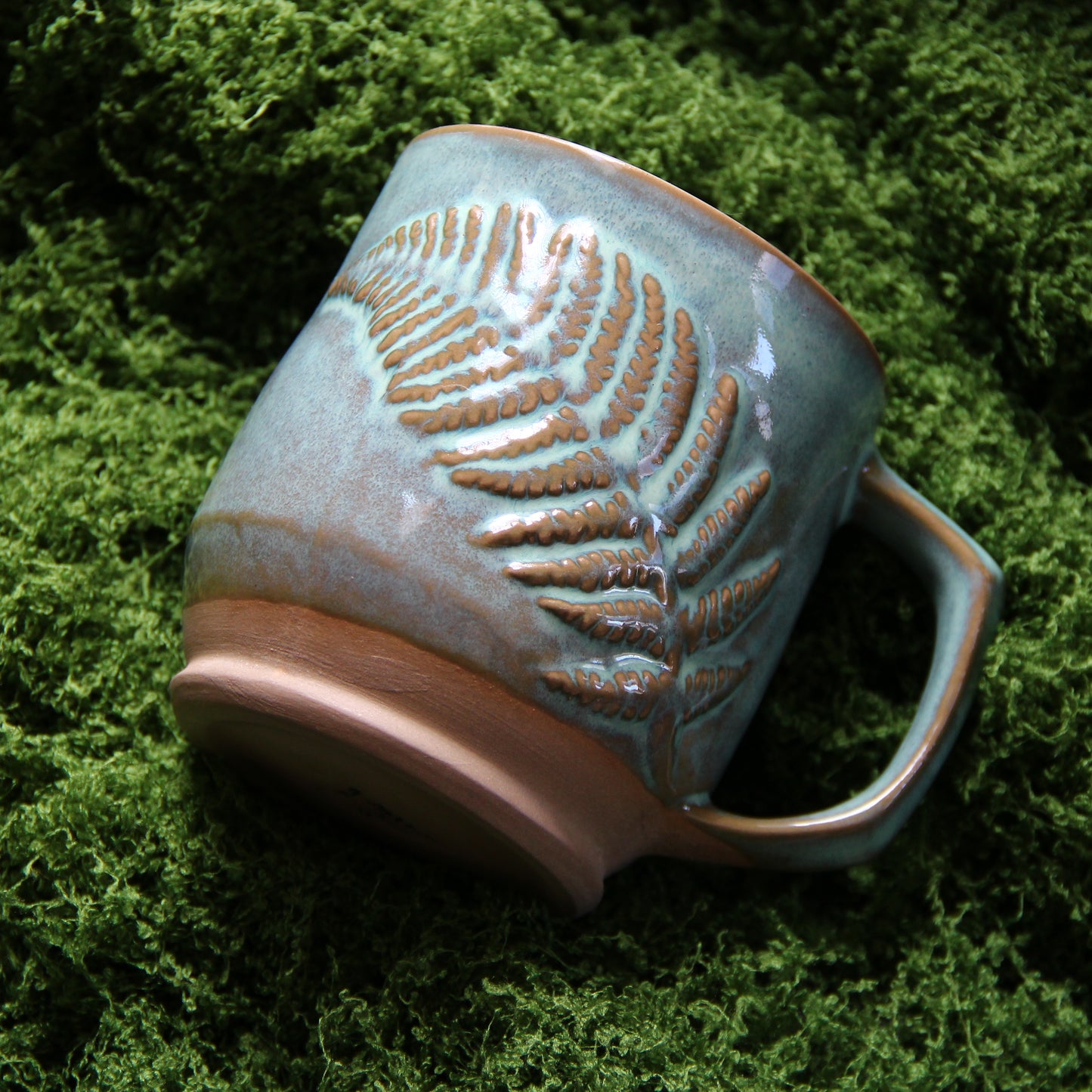 Tasse "Fougères 3D" - Vert Turquoise lustré sur argile sable