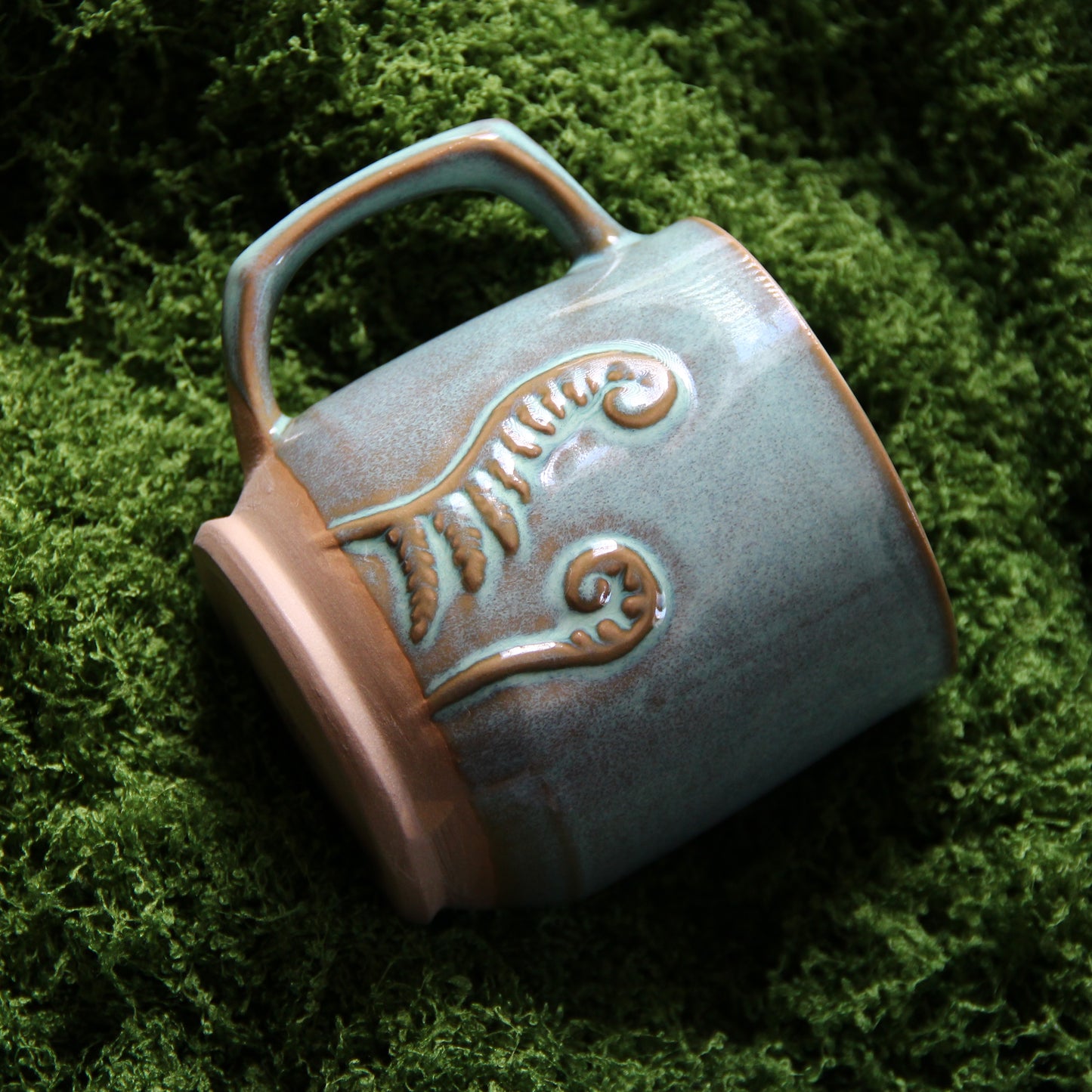 Tasse "Fougères 3D" - Vert Turquoise lustré sur argile sable