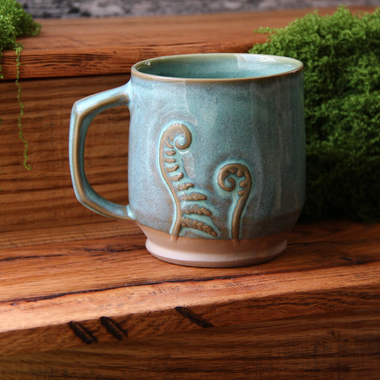 Tasse "Fougères 3D" - Vert Turquoise lustré sur argile sable