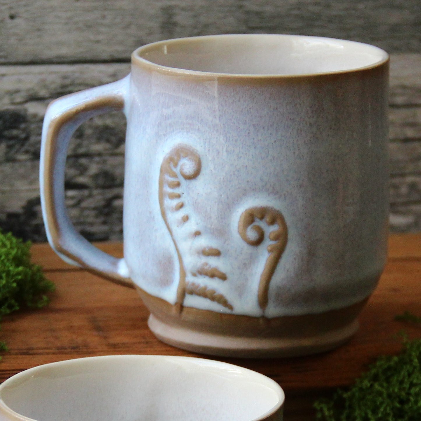 Tasse "Fougères 3D" - Blanc Opale semi transparent sur argile sable