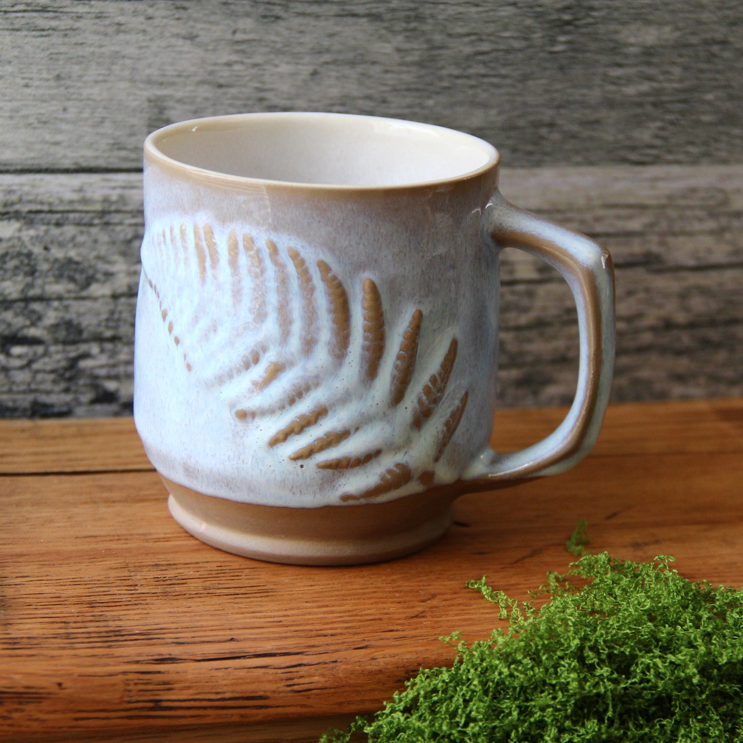 Tasse "Fougères 3D" - Blanc Opale semi transparent sur argile sable