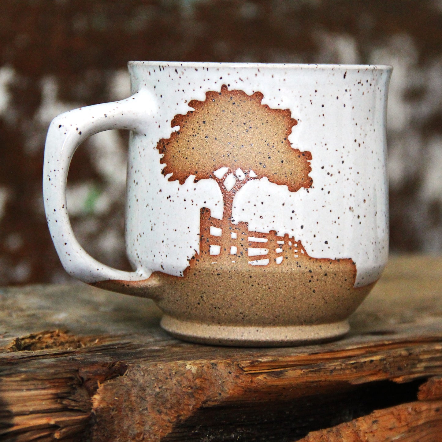 Tasse "Country" - Blanc sur terre rouge