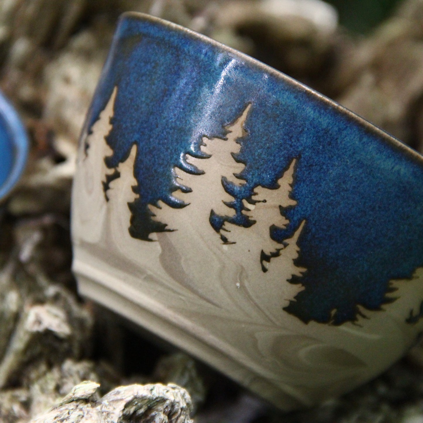 Bol - PETIT - "Sapins" - Bleu Alberta sur argile marbrée beige