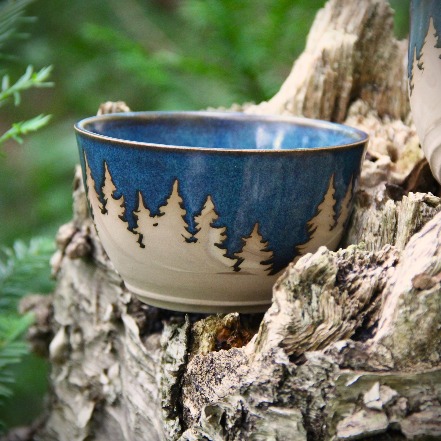 Bol - PETIT - "Sapins" - Bleu Alberta sur argile marbrée beige