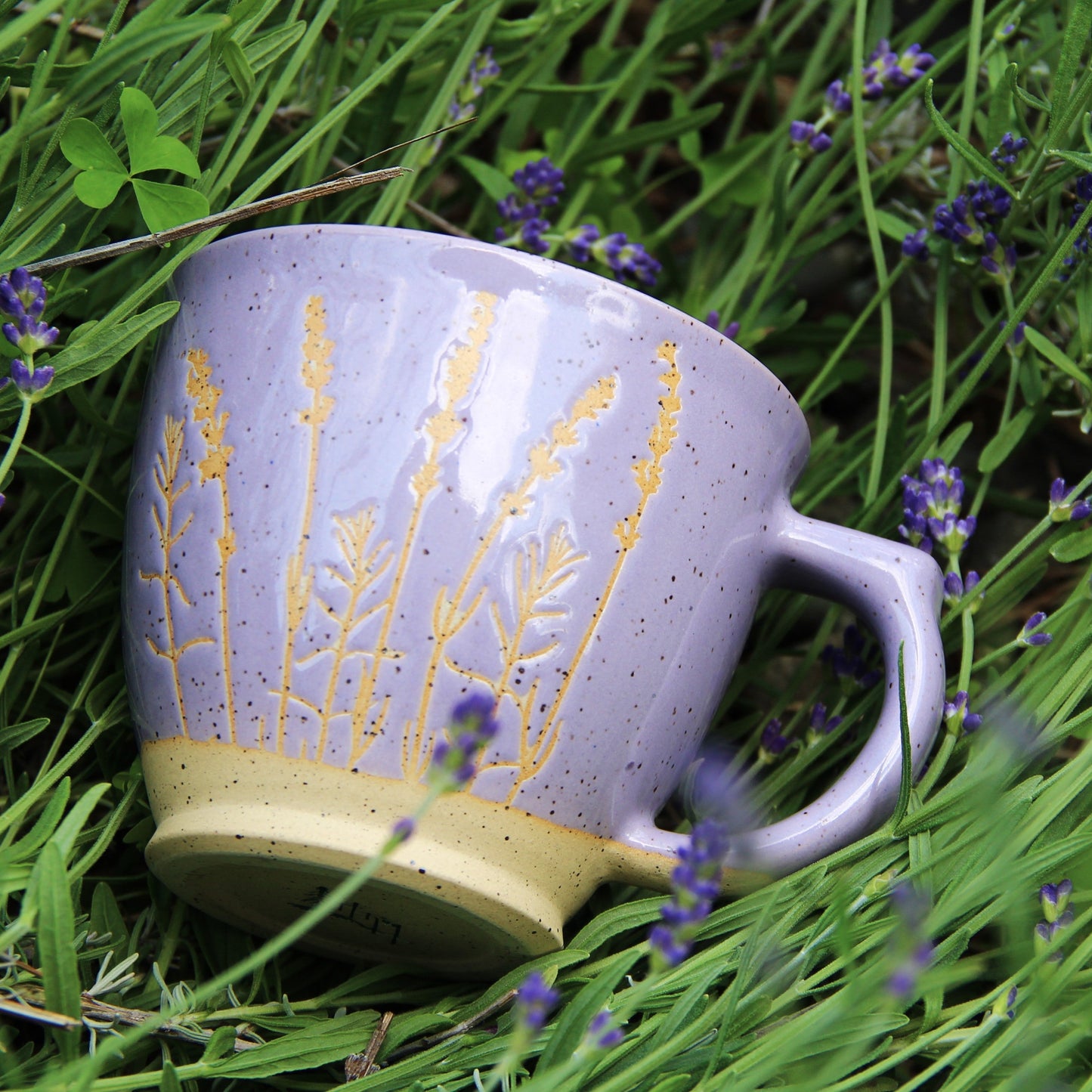 Tasse à latté "Lavandes" - Lilas sur terre beige